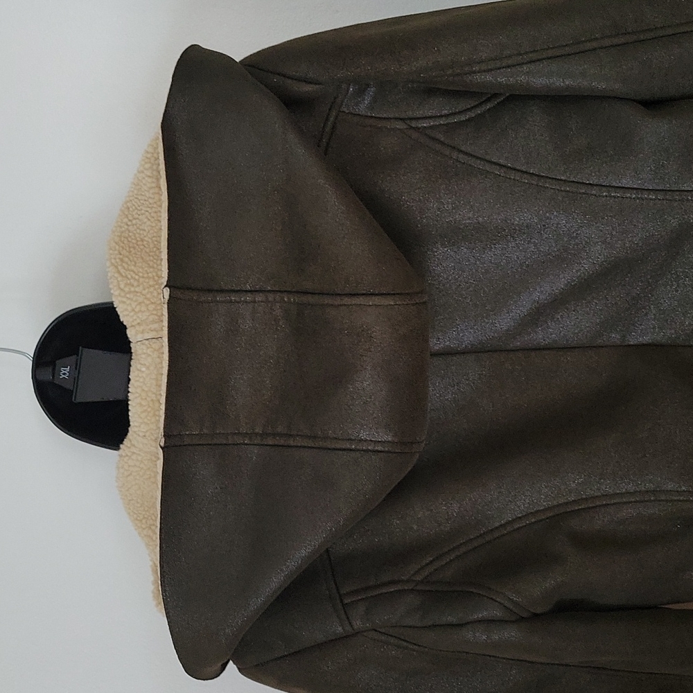 ADORABLE. GUESS SHORT SIDE ZIP COAT - Picture 6 of 12